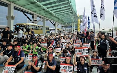 空港の下請け企業らは9月に大規模ストライキを起こした(韓国・仁川)