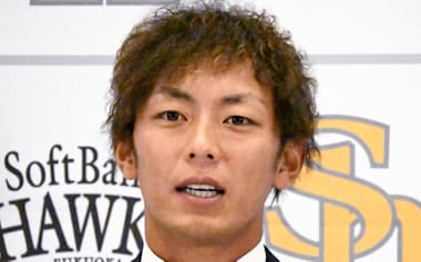 契約更改交渉を終え、記者会見するソフトバンク・今宮(6日、みずほペイペイドーム)=共同