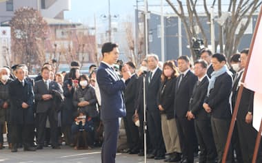 福島市の職員らに訓示した馬場雄基新市長(8日、福島市)