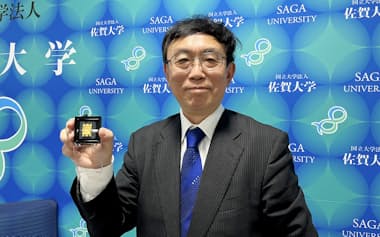 佐賀大学の嘉数誠教授は通信分野などでダイヤモンド半導体を活用できると見込む(8日、佐賀市)