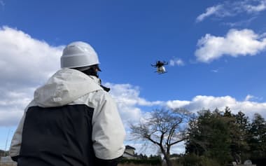 ドローンはプログラミングされた経路を自動で飛行した(9日、福島県南相馬市)