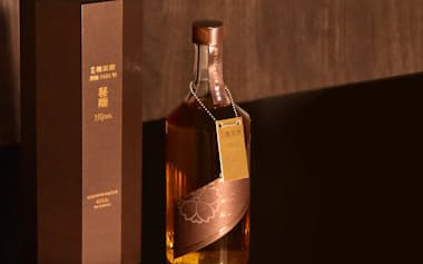 オーク製の樽などで19年間寝かせて熟成させた