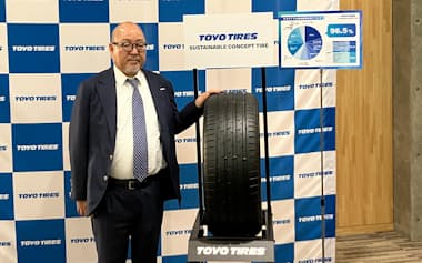「サステナ」比率96.5%のタイヤとTOYO TIREの清水隆史社長(9日、兵庫県伊丹市)