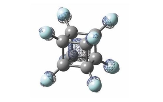 炭素原子（灰色）にフッ素原子（水色）を結合させた分子を合成した。青い格子で示された領域に電子がある＝秋山みどり・京都大学助教提供