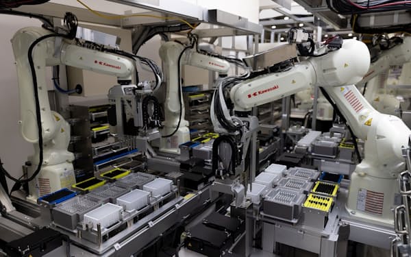 検査作業は産業用ロボットが手がけ、医療従事者の感染を防ぐ