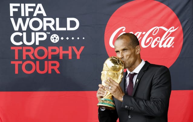 サッカーw杯トロフィー 世界ツアーで日本に 27日公開 日本経済新聞 サッカーw杯トロフィー 世界ツアーで日本に 27日公開 日本経済新聞