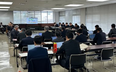 県産米の域内流通の強化などをテーマに、コメ流通の関係者などが意見交換(11月28日、長野県庁)