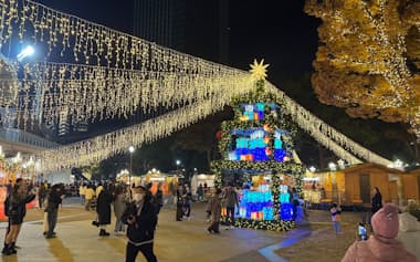 休日は家族連れやカップル、平日は近隣で働く人が立ち寄る横浜公園(横浜市)