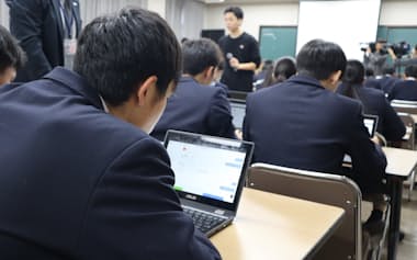 高校生らがゲームを通じ、闇バイトの被害を追体験した