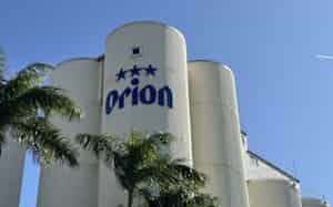 オリオンビール名護工場の醸造タンク(9日、沖縄県名護市) オリオンビール名護工場の醸造タンク(9日、沖縄県名護市)