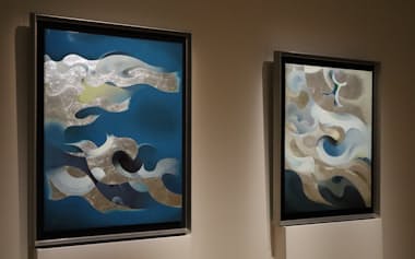 北陸の天気を題材とした作品を多数展示する