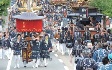 祭りでは、新潟県村上市内を屋台などが巡行=村上市教育委員会提供