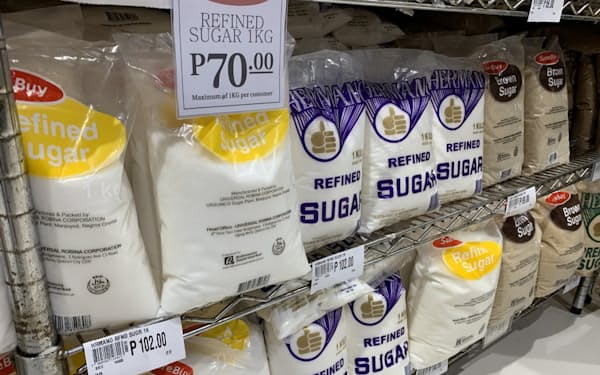 砂糖不足だがスーパーでは消費者への影響を考慮し1㌔あたり70ペソで販売する(マニラ、8月26日)