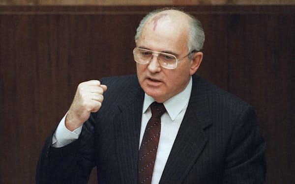 １９９１年１月１３日、モスクワで演説するゴルバチョフ氏＝ＡＰ