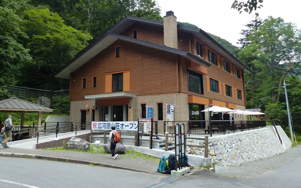 函館山のロープウエーで事故 従業員死亡 観光客一時足止め 日本経済新聞 函館山のロープウエーで事故 従業員死亡 観光客一時足止め 日本経済新聞