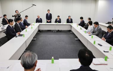 自民党と日本維新の会による整備新幹線プロジェクトチームの初会合(12日午前、国会内)