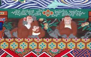 秩父神社にある「お元気三猿」の彫刻。「見ざる、言わざる、聞かざる」で知られる日光東照宮の三猿とは正反対の表情をしている(14日、埼玉県秩父市) 秩父神社にある「お元気三猿」の彫刻。「見ざる、言わざる、聞かざる」で知られる日光東照宮の三猿とは正反対の表情をしている(14日、埼玉県秩父市)