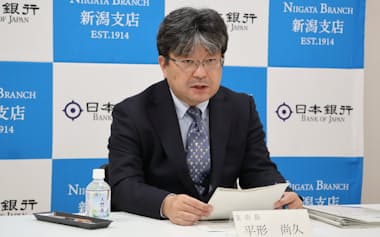 短観と金融経済動向について説明する日銀新潟支店の平形尚久支店長(15日、新潟市)