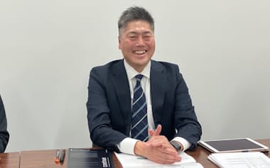 中期経営計画を発表するシステムディの堂山社長(15日、京都市)