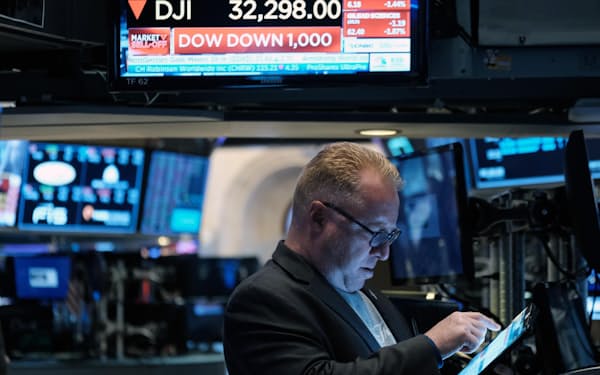 株価が急落したニューヨーク証券取引所（8月26日、ゲッティ＝共同）