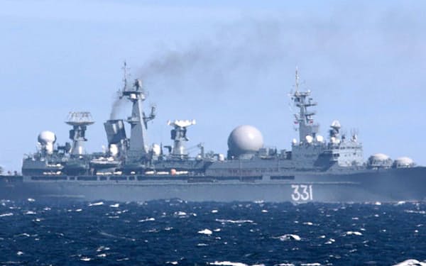 宗谷海峡を通過したロシア海軍のミサイル観測支援艦＝防衛省統合幕僚監部提供・共同
