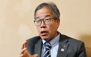 日産の九州生産移管に関して「大規模な用地整備を町に提案している」と話す苅田商工会議所の三原会頭(福岡県苅田町) 日産の九州生産移管に関して「大規模な用地整備を町に提案している」と話す苅田商工会議所の三原会頭(福岡県苅田町)