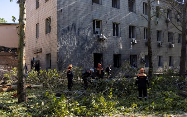 ロシアの侵攻で攻撃を受けたウクライナ南部ミコライウ州の建物（4日）＝ロイター