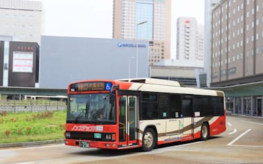 県庁所在地の金沢市のほか、石川県南部の小松市や加賀市を走る路線バスで運賃を引き上げる