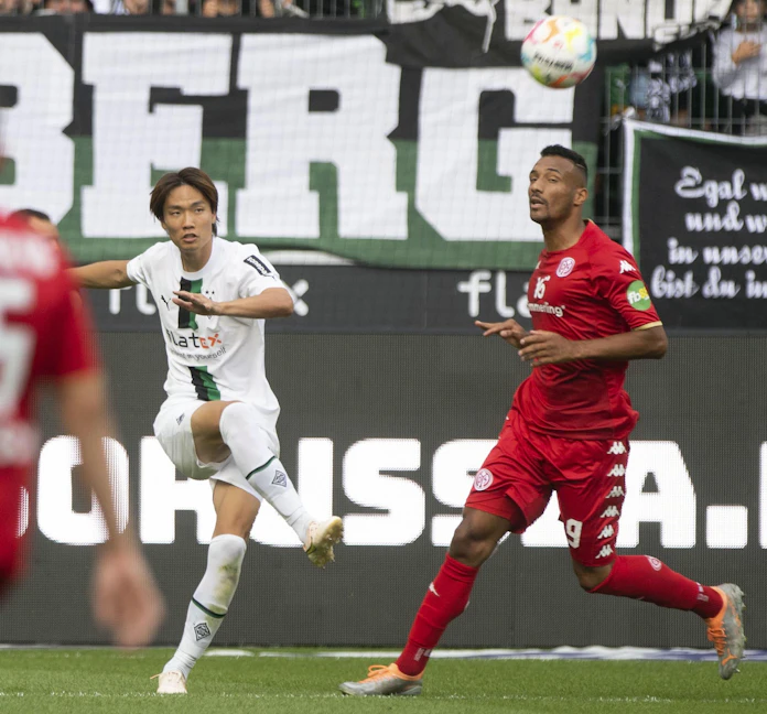 森岡亮太2戦連続ゴール 海外サッカー 板倉滉は退場 日本経済新聞 森岡亮太2戦連続ゴール 海外サッカー 板倉滉は退場 日本経済新聞