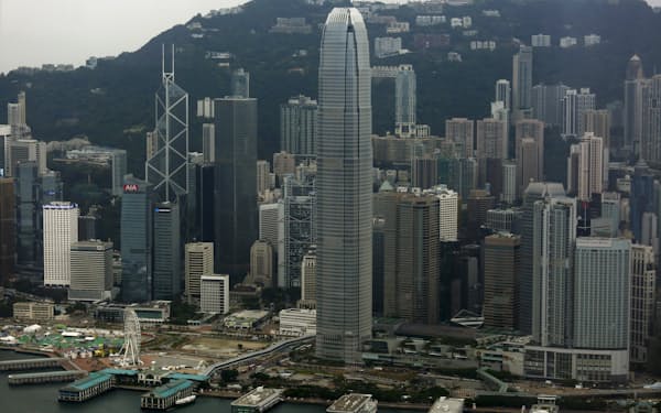 香港の金融機関による中国本土への進出は香港の成長が鈍化する中、過去６年間で大幅に加速した（香港の金融街）＝ロイター