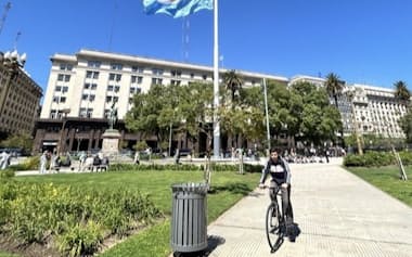 アルゼンチン大統領府前の広場(10月、ブエノスアイレス)