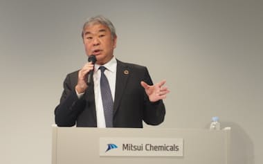 説明会で話す三井化学の平原彰男専務執行役員(17日、東京都中央区)