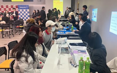 立命館アジア太平洋大学で留学生と地域企業をつなぐ交流会が行われた(17日、大分県別府市)