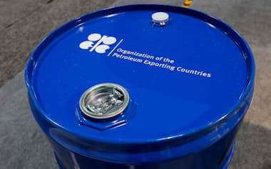 下落基調にある原油価格が急反発するリスクがくすぶる=ロイター