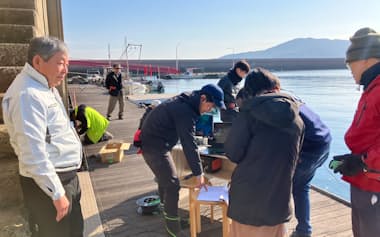 電波通信を用いて海中のダイバーとビデオ通話する実験に成功した(2025年12月、岡山県笠岡市)