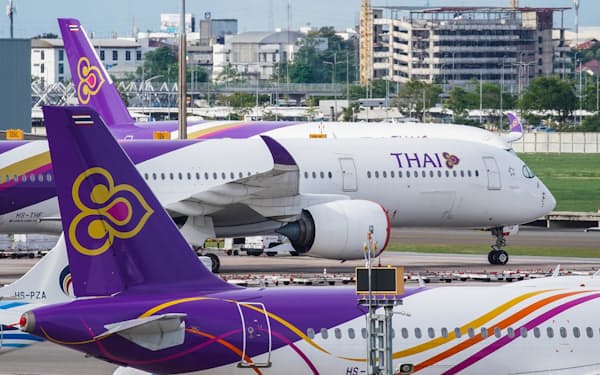スワンナプーム国際空港に駐機するタイ国際航空の機体
