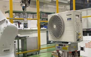 リサイクル工場でエアコン室外機の外装をロボットが取り外すといった取り組みを進める