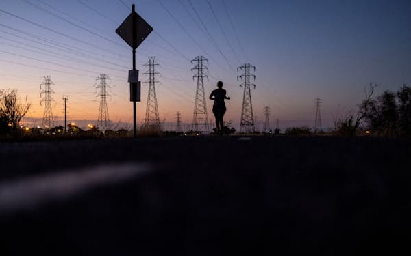 米西部カリフォルニア州の電力需給は綱渡り＝ロイター