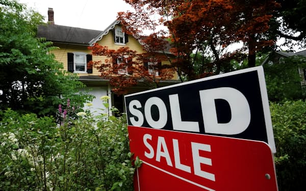 米国の住宅市場は急速に冷え込んでいる（米ペンシルベニア州）=AP