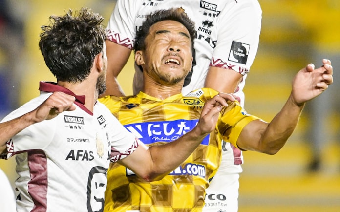 プロ選手に戻れた気分 岡崎慎司 日本経済新聞 プロ選手に戻れた気分 岡崎慎司 日本経済新聞