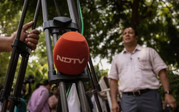 ＮＤＴＶの創業者であるロイ夫妻は、インドで初めての独立系ニュース番組を制作したことで知られる＝ロイター