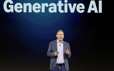 アマゾンデバイスでの生成AI活用について講演するアマゾンCEOのアンディ・ジャシー氏