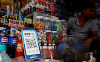 インドの商店ではQRコードを使った決済が普及している=ロイター
