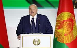 政府関係者らとの会議で演説するルカシェンコ大統領(18日、ミンスク)=ベラルーシ大統領府・ロイター 政府関係者らとの会議で演説するルカシェンコ大統領(18日、ミンスク)=ベラルーシ大統領府・ロイター