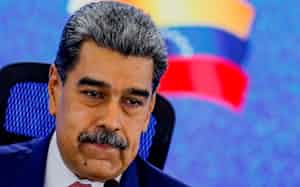 独裁色を強めるベネズエラのマドゥロ大統領(9月、カラカス)=ロイター 独裁色を強めるベネズエラのマドゥロ大統領(9月、カラカス)=ロイター