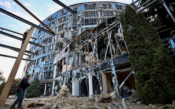 ロシア軍による攻撃で破壊された建物（９日、ハリコフ）＝ロイター