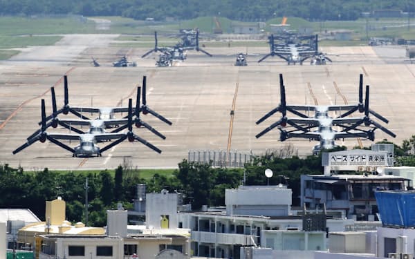 オスプレイが駐機する米軍普天間基地(沖縄県宜野湾市)