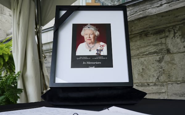 英連邦のカナダでも亡くなったエリザベス女王を悼む声が相次いだ（9日、オタワ）＝カナディアンプレス・AP