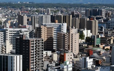 市街地に立ち並ぶマンション