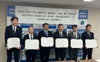 浜松市は浜松医大、静大浜松キャンパスと包括連携協定を結んだ(16日、浜松市役所)